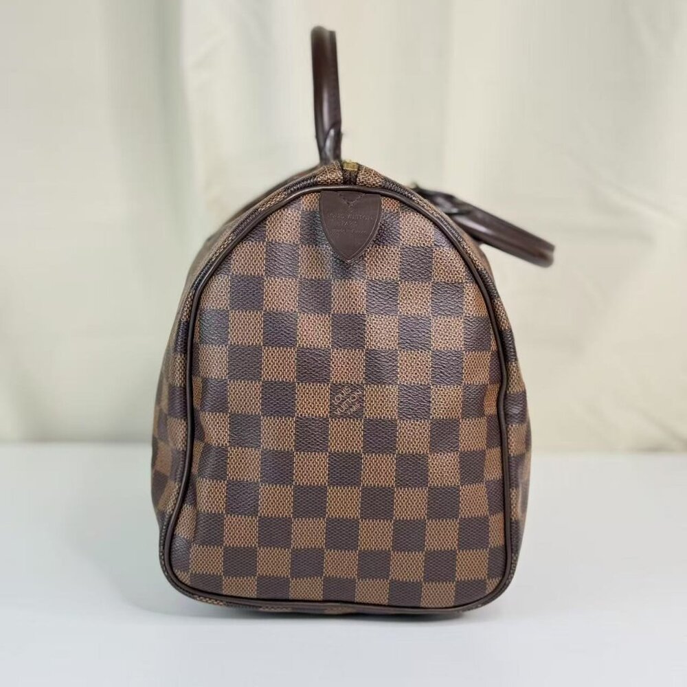 Louis Vuitton Damier Ebene Speedy 30 Bag with Classic Checkerboard Design - Picture 4 of 9